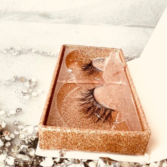 100% 3D Mink Lashes - Picture 2 of 4